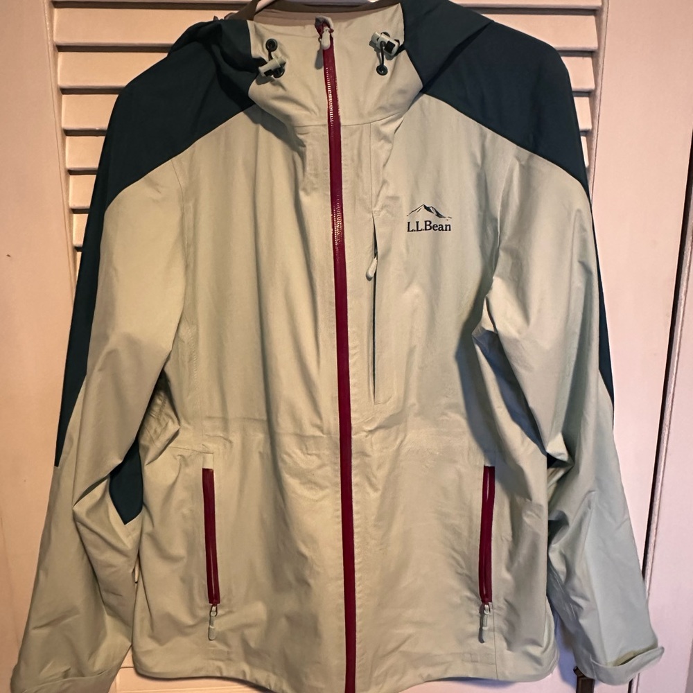 LL Bean women’s raincoat size medium